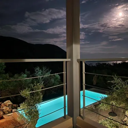 Maya Lefkada *