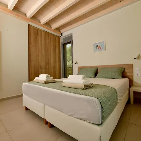 Willa Maya Lefkada *